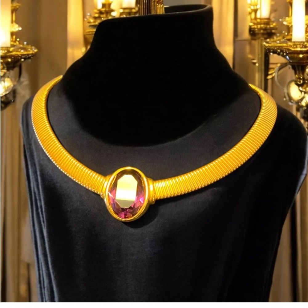 Women’s Christian Dior omega/choker gold tone necklace with large amethyst